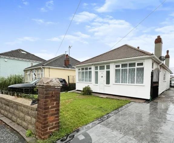 Hotel Uplands Grove Bungalow Wolverhampton Exterior foto